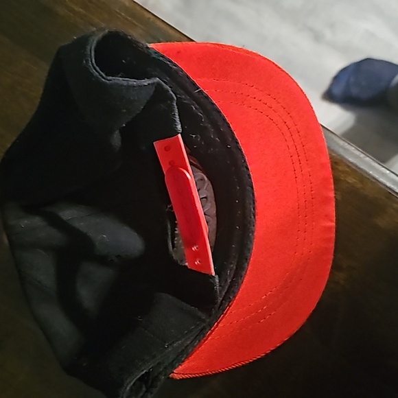 Young and Reckless mens snap back hat - Picture 4 of 6